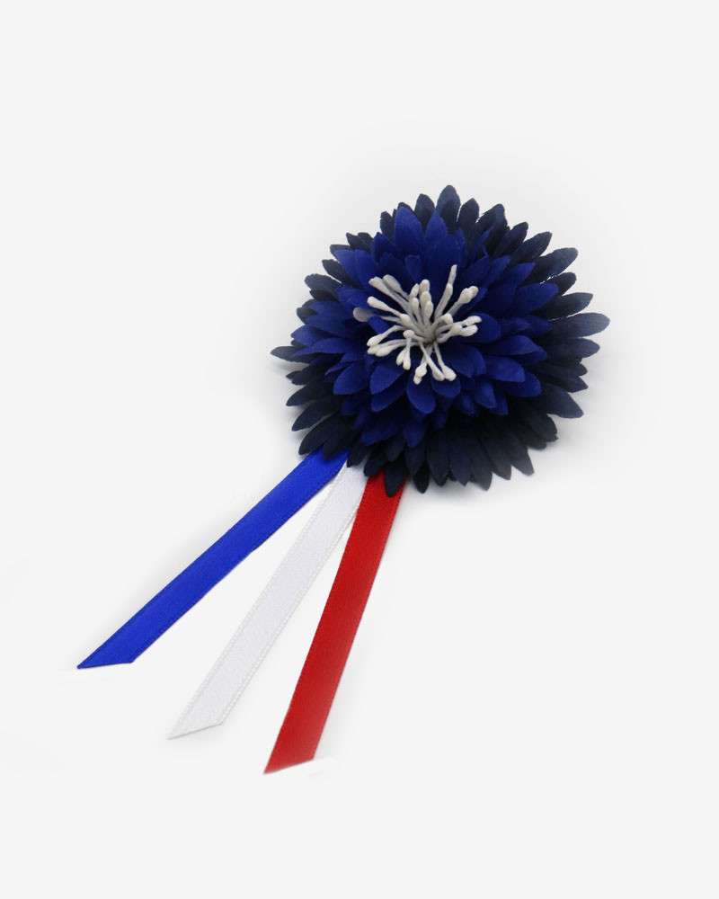 Broche grande fleur en tissu Lemarié x Bleuet de France