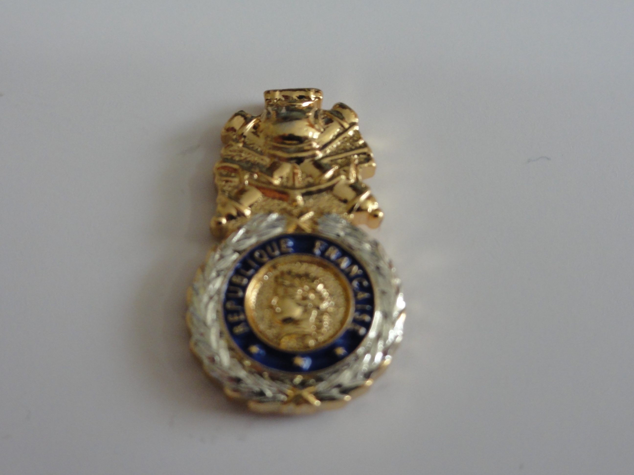 Pin's Médaille Militaire et sa Cuirasse